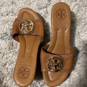 Tory Burch Tan Pebble Leather Wedge Slide with Logo Hardware Gold